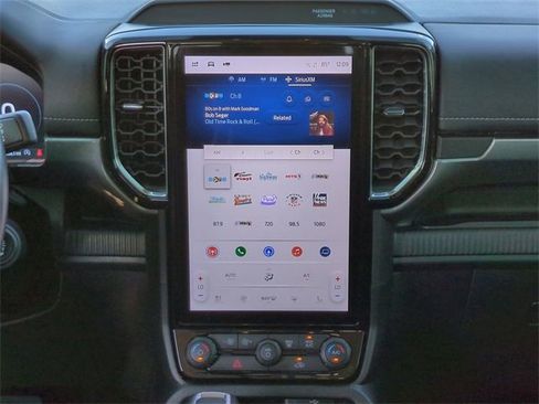 Used 2024 Ford Ranger Lariat w/ Trailer Tow Package image 19