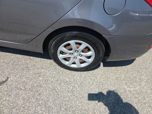 Used 2014 Hyundai Accent GLS FWD image 12