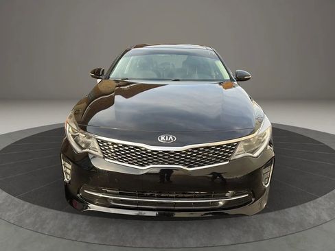 Used 2018 Kia Optima S w/ Panoramic Sunroof Package image 2