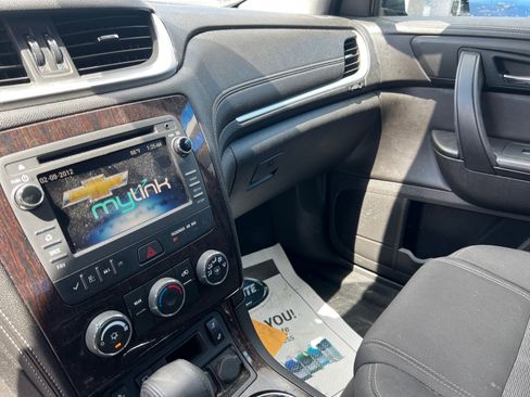 Used 2016 Chevrolet Traverse LT w/ Style and Technology Package FWD image 14