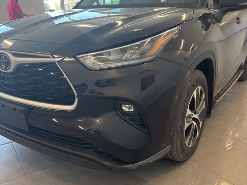 Used 2021 Toyota Highlander XLE image 2