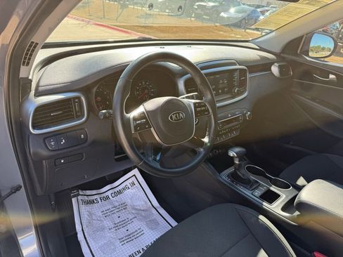Used 2020 Kia Sorento S image 12