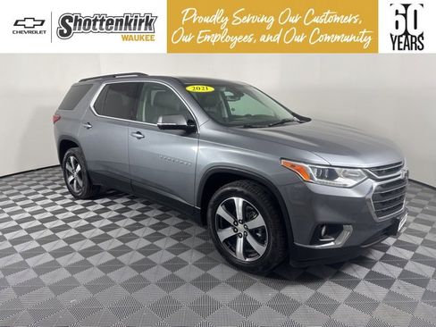 Used 2021 Chevrolet Traverse LT w/ LT Premium Package image 1