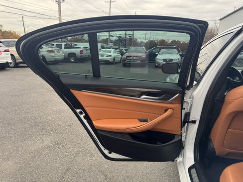 Used 2018 BMW 530e w/ Premium Package 2 image 19