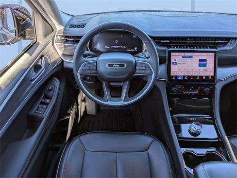 Used 2023 Jeep Grand Cherokee L Limited image 18