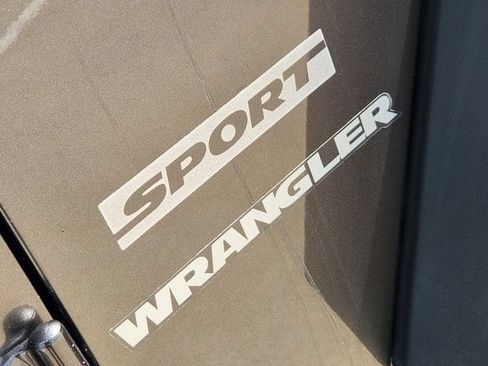 Used 2017 Jeep Wrangler Sport w/ Quick Order Package 24S AWD/4WD image 11