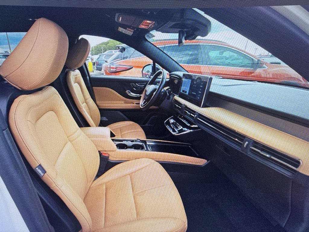 Used 2023 Lincoln Corsair Reserve FWD image 5