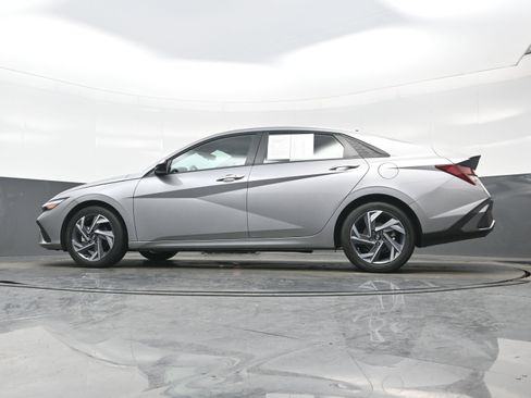 Certified 2025 Hyundai Elantra Sport image 26