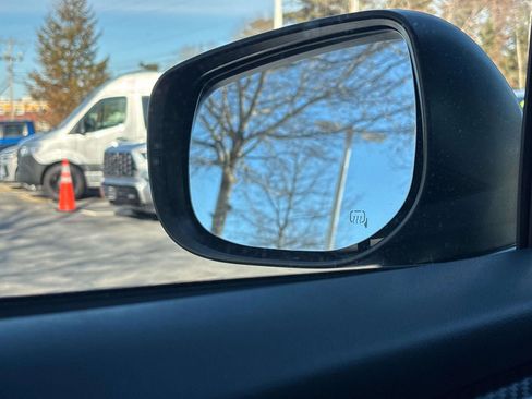 Used 2023 Subaru Crosstrek 2.0i Premium image 31