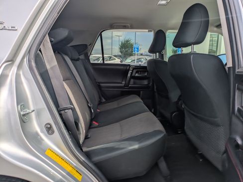 Used 2018 Toyota 4Runner TRD Off-Road AWD/4WD image 31