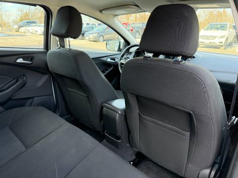 Used 2017 Ford Focus SE image 16