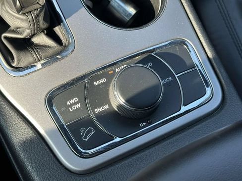 Used 2019 Jeep Grand Cherokee Limited AWD/4WD image 32