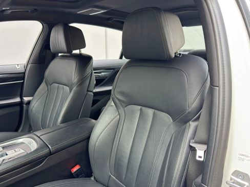 Used 2022 BMW 740i w/ M Sport Package RWD image 45