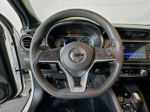 Used 2018 Nissan Kicks SV FWD image 15