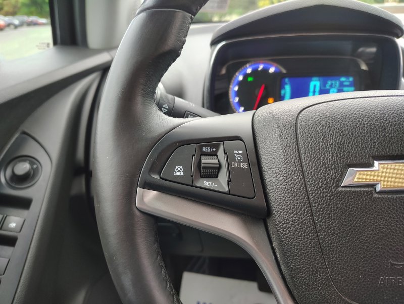 Used 2016 Chevrolet Trax LT w/ LT Convenience Package AWD/4WD image 24