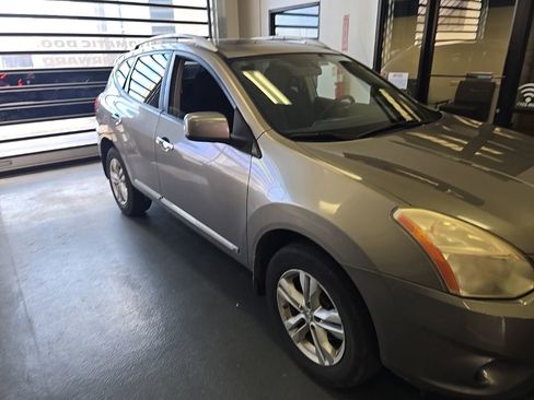 Used 2012 Nissan Rogue SV w/ Premium Pkg image 3