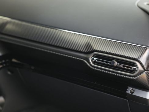 Used 2025 Aston Martin V8 Vantage Coupe RWD image 53