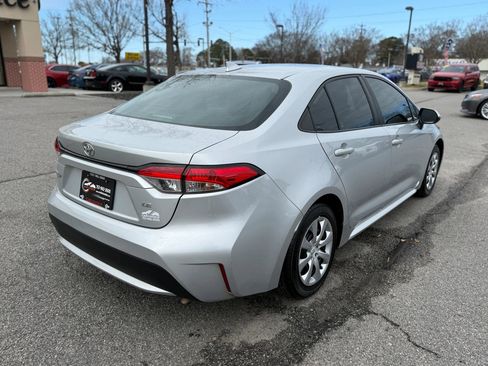 Used 2022 Toyota Corolla LE image 8