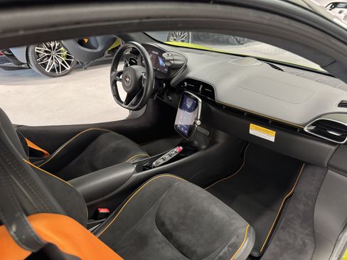Used 2023 McLaren Artura RWD image 10