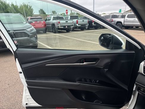 Used 2025 Toyota Camry LE FWD image 32