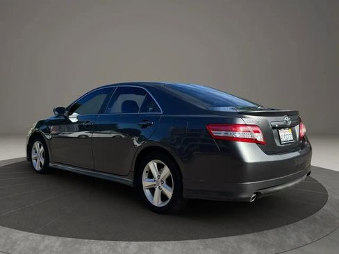Used 2010 Toyota Camry SE image 4