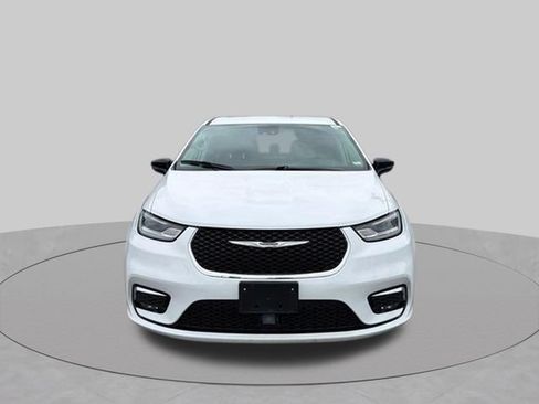 Used 2024 Chrysler Pacifica Limited FWD image 18