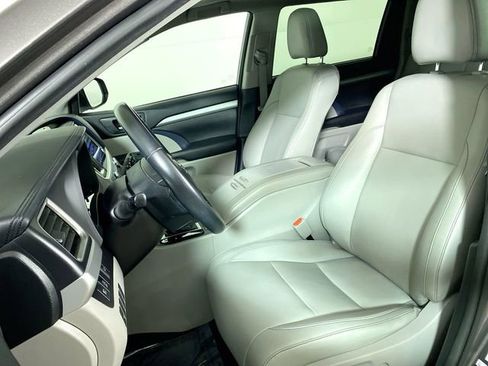 Used 2017 Toyota Highlander XLE image 19