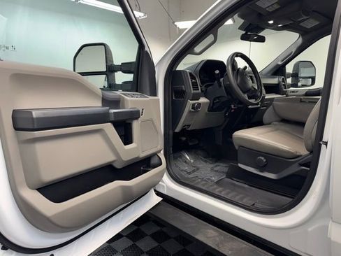 Used 2022 Ford F250 XL w/ Power Equipment Group image 10