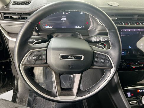 Used 2021 Jeep Grand Cherokee L Limited AWD/4WD image 11