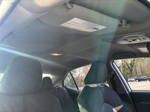 Used 2020 Toyota Camry LE image 12