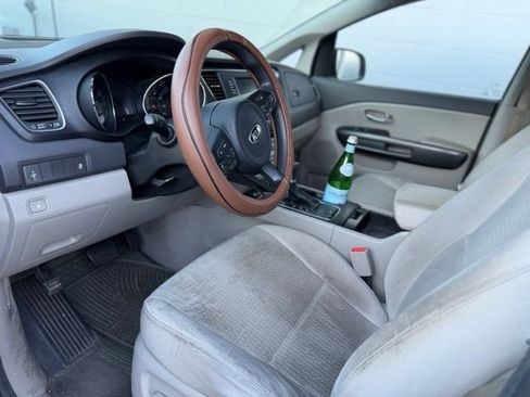 Used 2018 Kia Sedona LX FWD image 18