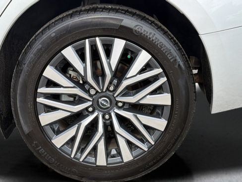 Used 2024 Nissan Altima 2.5 SV AWD/4WD image 42