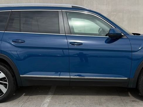 Certified 2025 Volkswagen Atlas SEL AWD/4WD image 3
