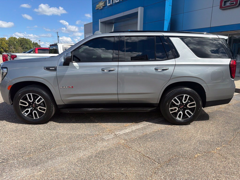 Used 2024 GMC Yukon AT4 AWD/4WD image 2