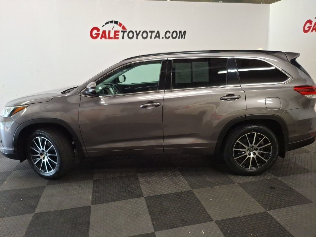 Used 2018 Toyota Highlander SE AWD/4WD image 9