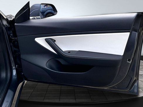 Used 2020 Tesla Model 3 Performance image 23