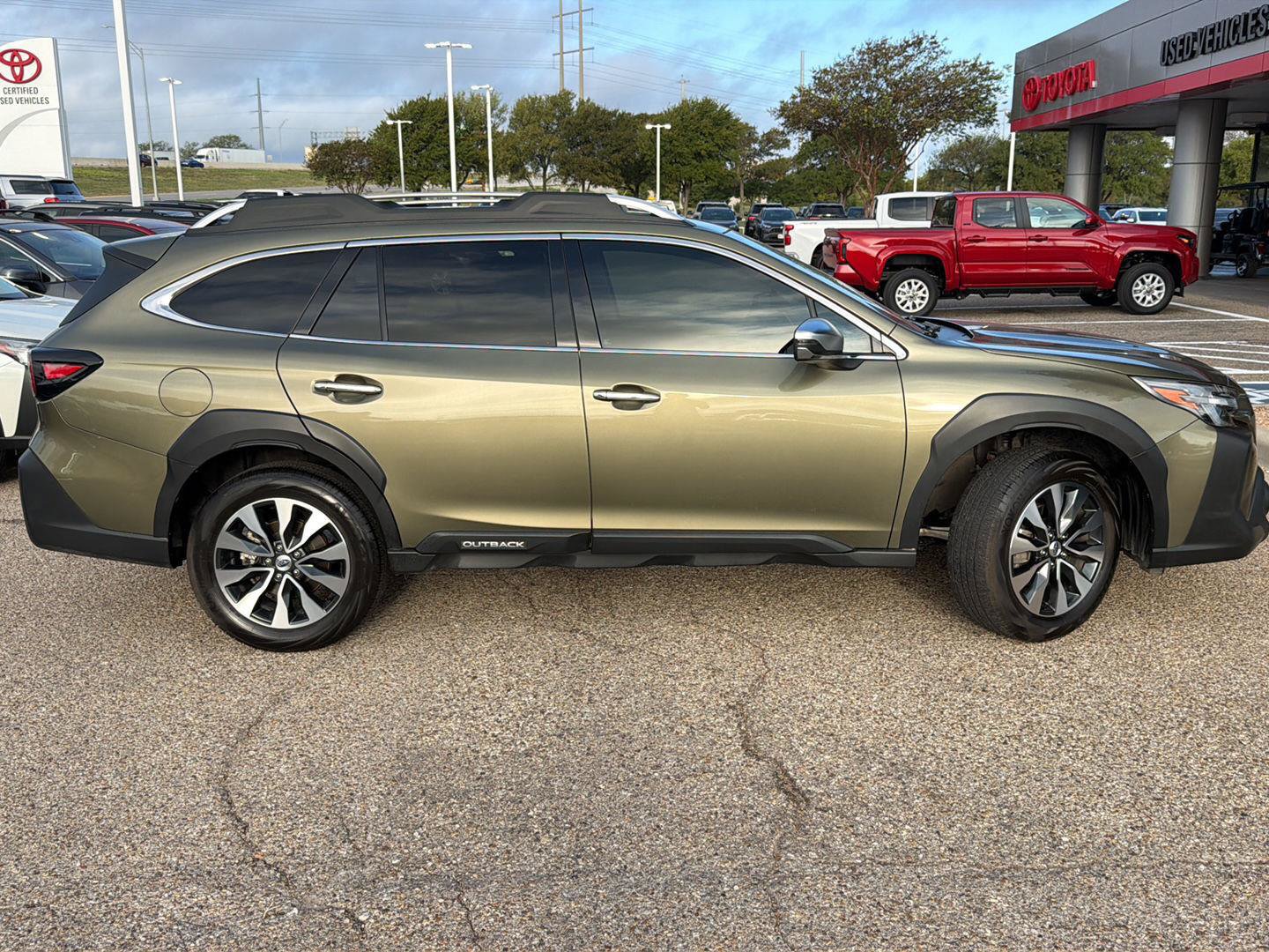 Used 2024 Subaru Outback Touring XT AWD/4WD image 2