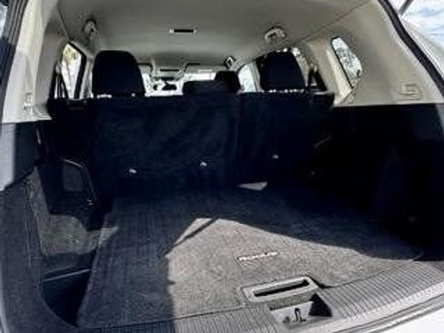 Used 2024 Nissan Rogue S image 12