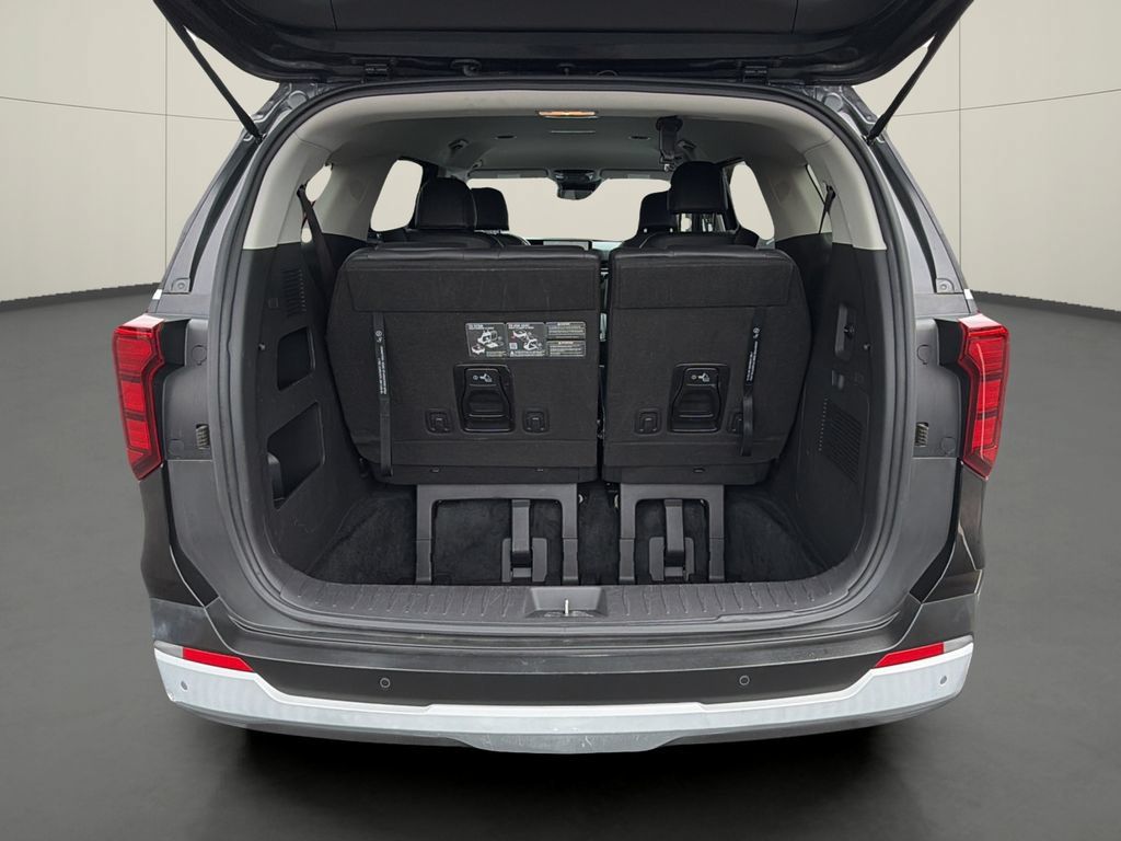 Used 2025 Kia Carnival FWD image 11