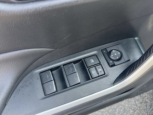 Used 2025 Toyota RAV4 XLE FWD image 15