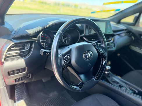 Used 2018 Toyota C-HR XLE FWD image 18