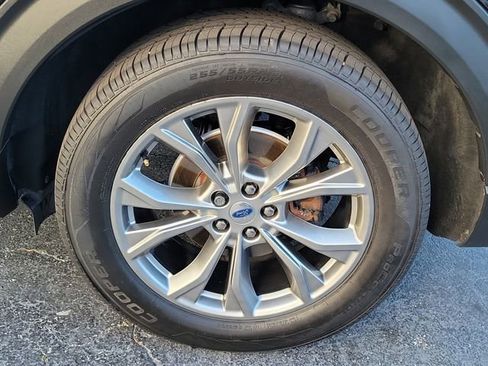 Used 2022 Ford Explorer XLT w/ Equipment Group 202A image 9