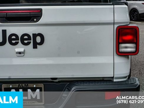 Used 2023 Jeep Gladiator Overland AWD/4WD image 12
