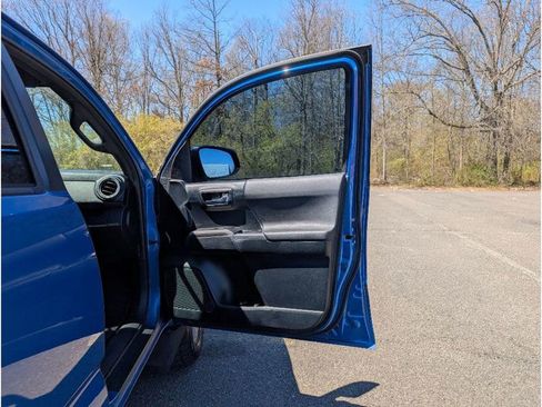 Used 2016 Toyota Tacoma TRD Sport w/ Towing Package image 13