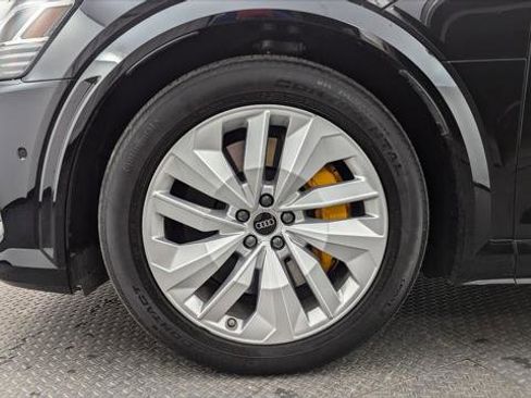 Used 2022 Audi e-tron S Premium Plus image 29