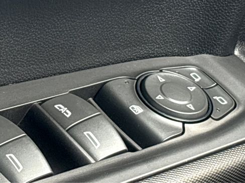 Used 2025 Chevrolet Silverado 1500 Custom image 18