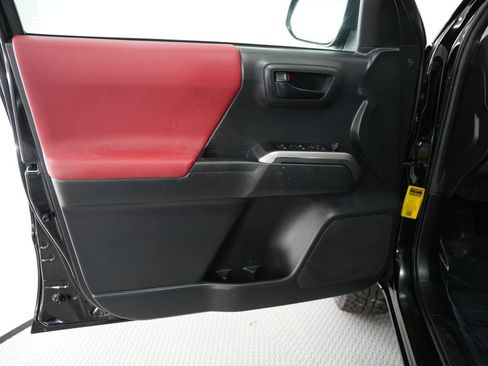 Used 2022 Toyota Tacoma SR5 w/ Technology Package RWD image 36