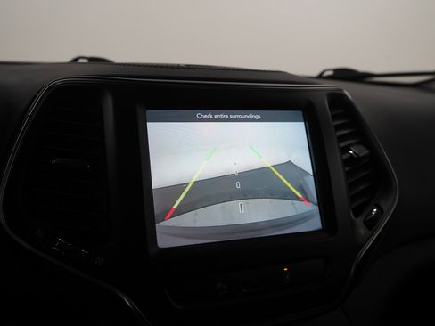 Used 2021 Jeep Cherokee Latitude Lux w/ Comfort/Convenience Group AWD/4WD image 28