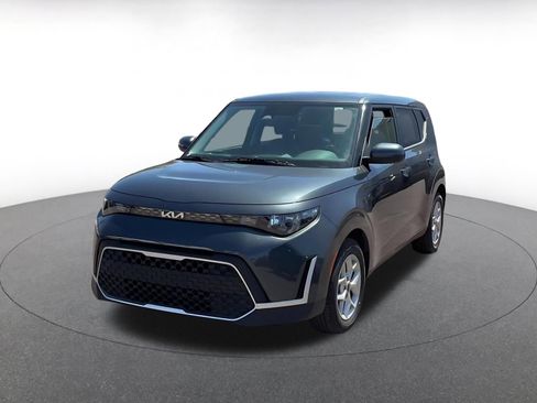 Used 2025 Kia Soul LX w/ LX Technology Package FWD image 8