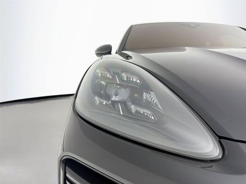 Used 2022 Porsche Cayenne Turbo GT AWD/4WD image 30